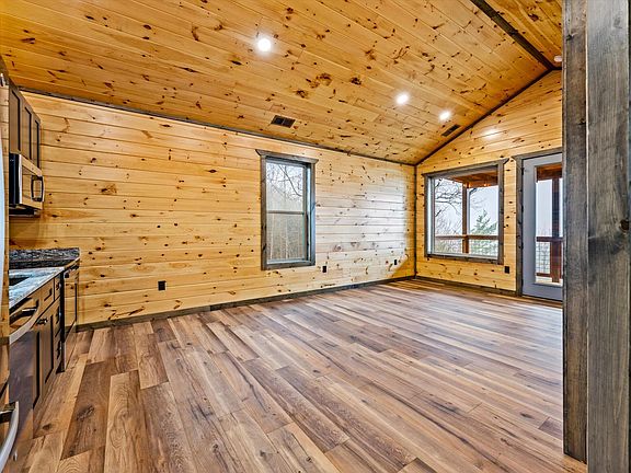 5th image of 756 Ski View Ln