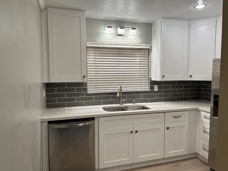 1515 Oak St #11 — Photo 4