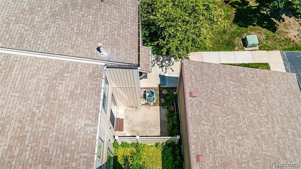 2 bed, 2.5 bath, 2223 sqft, $1,400 — Photo 2