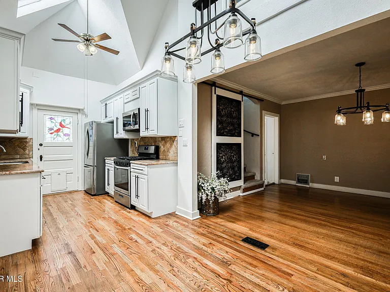715 E Robinson Ave — Photo 19