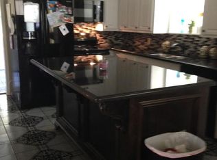 6211 32nd St, Groves, TX 77619