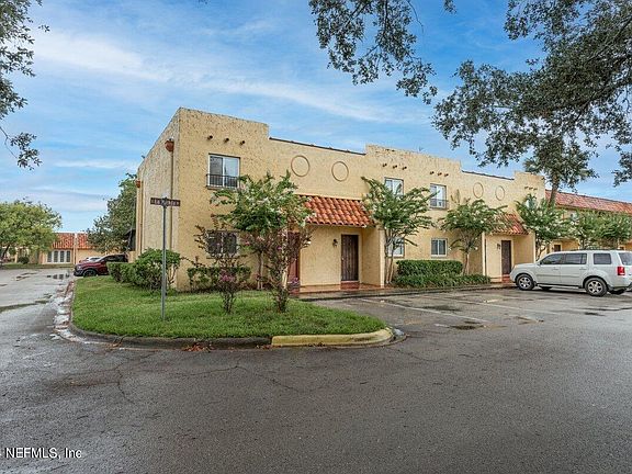 2nd image of 6616 LA MIRADA Drive E #1