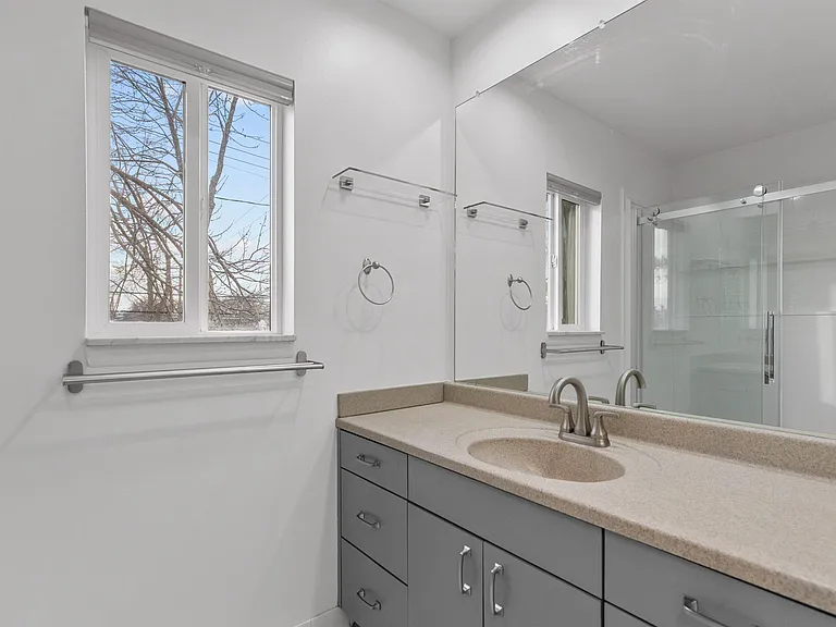 602 E Lincoln St — Photo 12