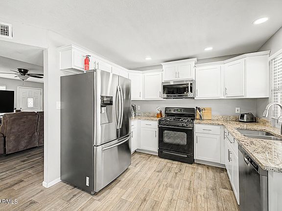 3rd image of 1008 N WESTFALL Circle