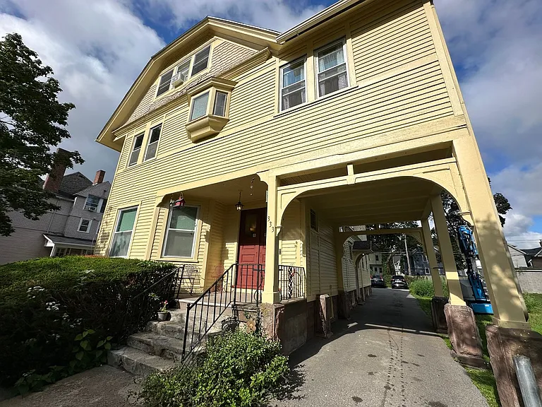 333 Oxford St — Photo 11