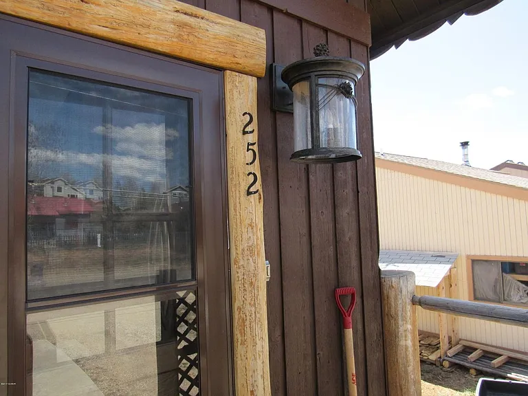 252 W Garnet Ave — Photo 2