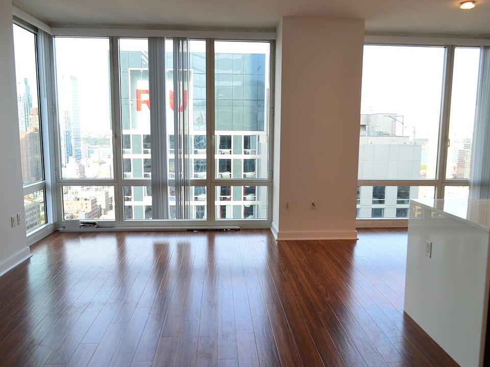 1st image of 247 W 46th St APT 2902