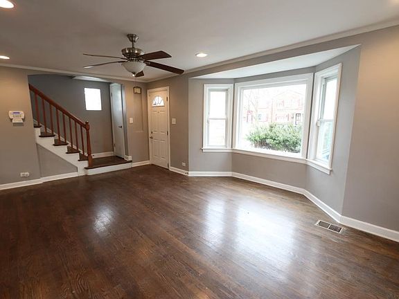 3rd image of 9914 S Bensley Ave