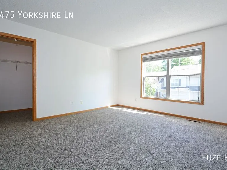 1475 Yorkshire Ln — Photo 12