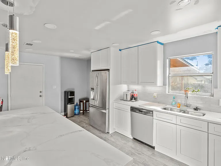 641 SW Orange Ave — Photo 6
