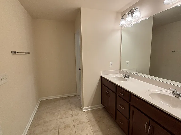 803 New Derby Ln — Photo 12