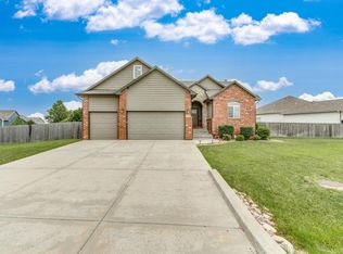 1642 E Bearhill Rd, Park City, KS 67147