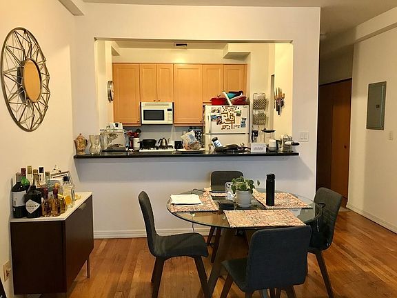 4th image of 2734 21st St APT 5D