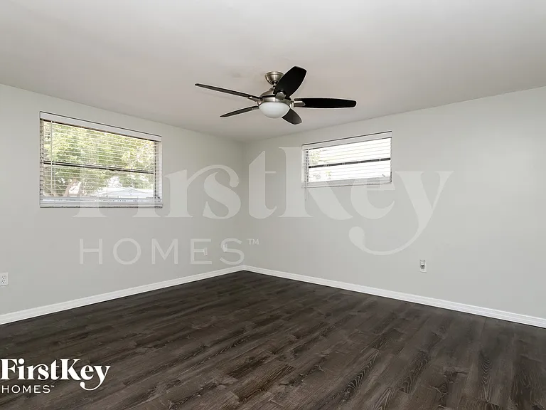 7424 Neva Ln — Photo 13