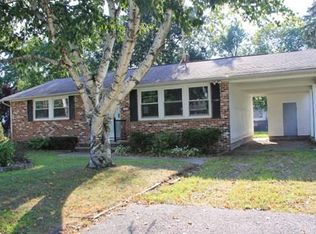 122 Pineview Dr, Springfield, MA 01119