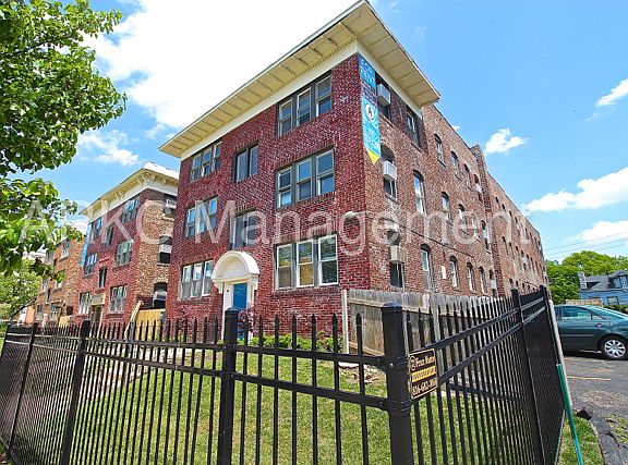 5th image of 3207 Broadway Blvd APT 7