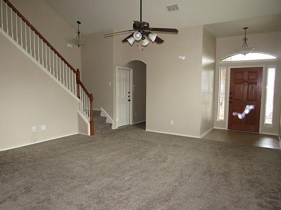 3rd image of 6703 Golden Oak Ln