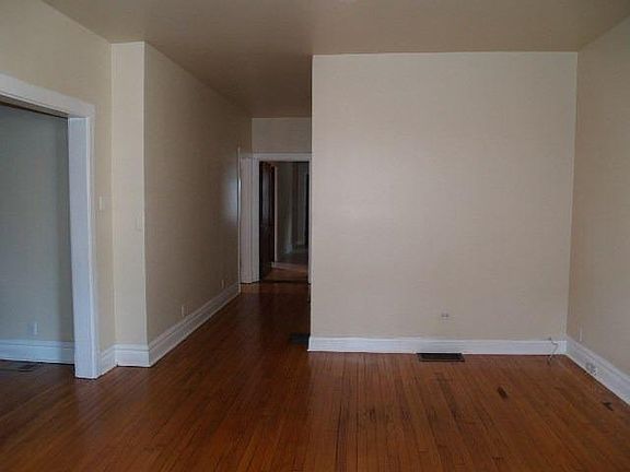 3rd image of 6007 N Paulina St #1