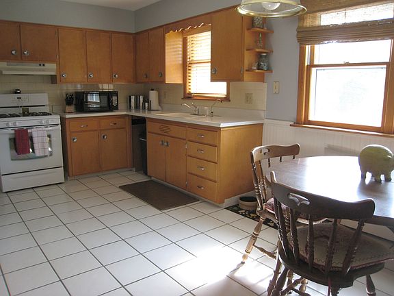 Kitchen & Dinning Area
