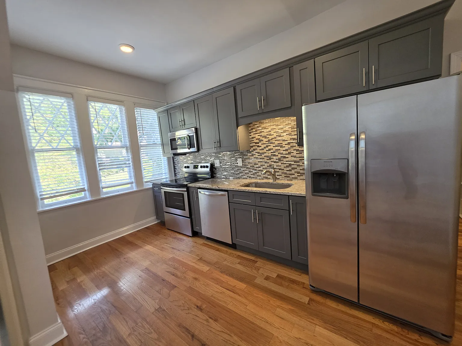 2 bed, $2,450 — Photo 4