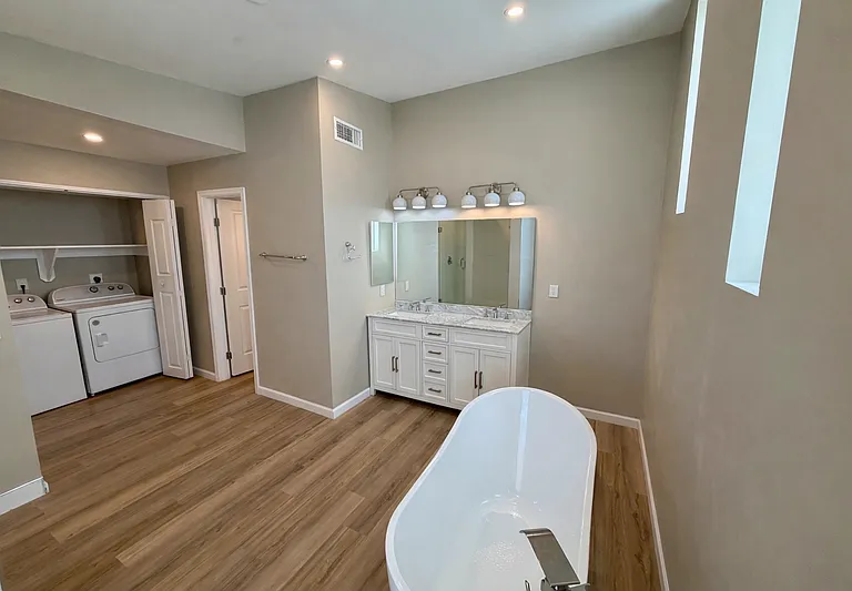 2029 W Adams St — Photo 13