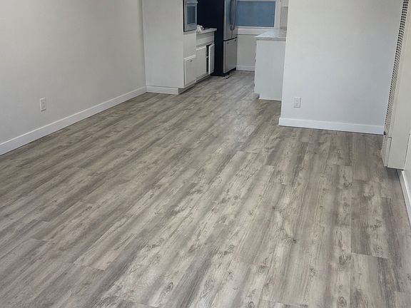 2nd image of 3349 Porter Ln