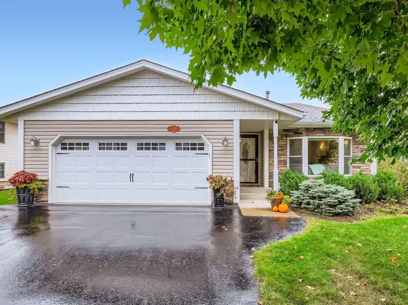 2209 Henna Ave N, Oakdale, MN 55128