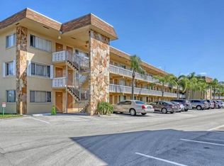 600 Village Green Ct APT 304, Palm Springs, FL 33461