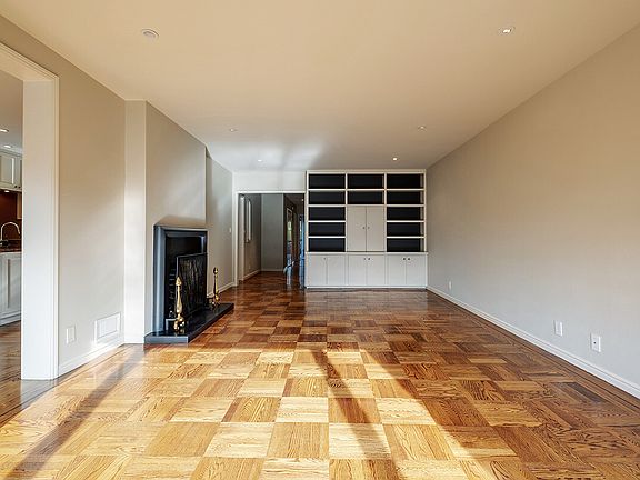 4th image of 2068 Jefferson St