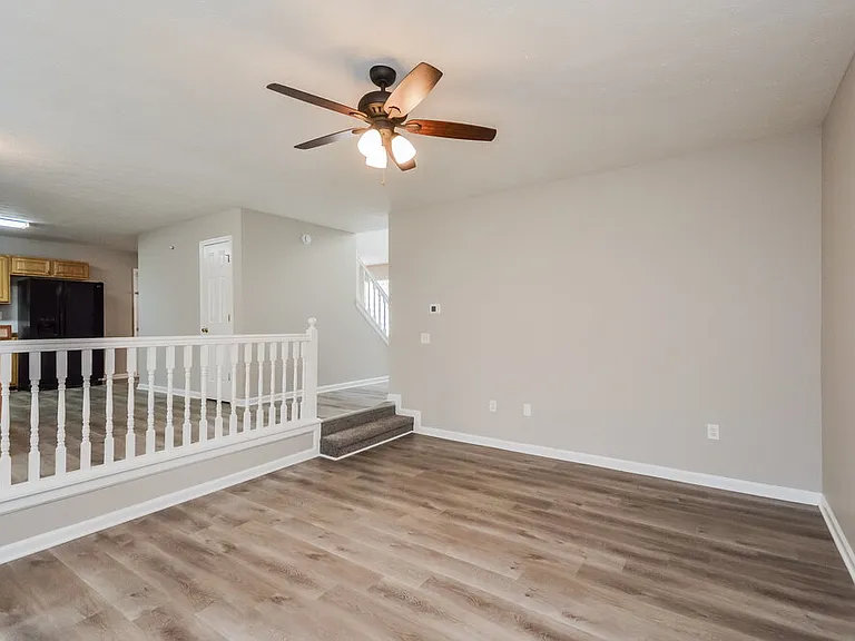 95 Hazelhurst Dr — Photo 9