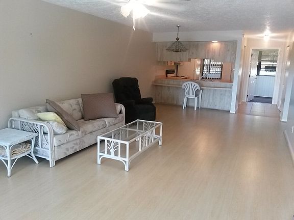 5th image of 12 Charlton Dr