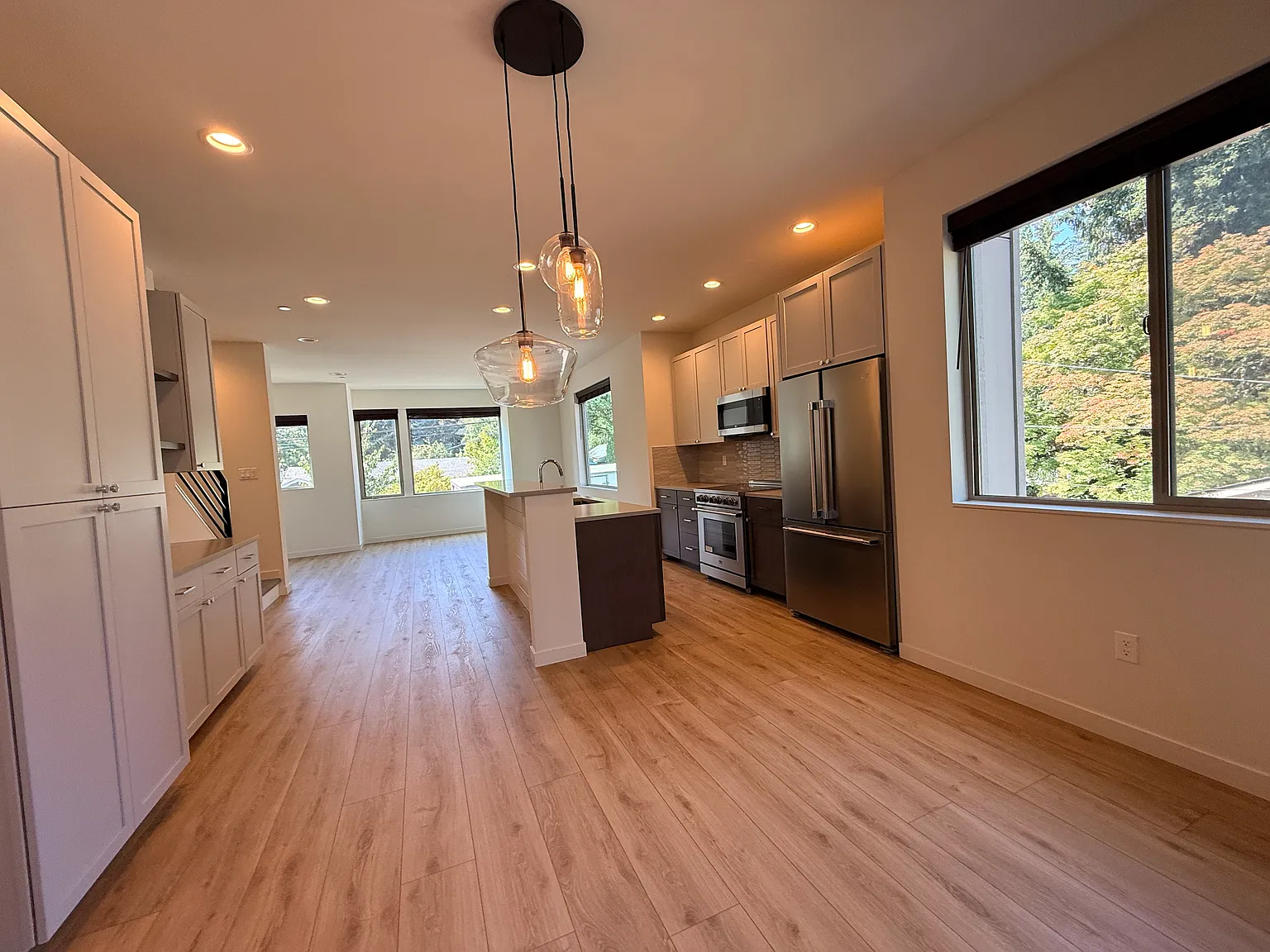3 bed, 3.5 bath, 1748 sqft, $3,700 — Photo 4