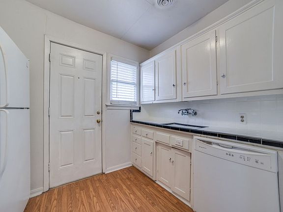 5th image of 6026 Curzon Ave