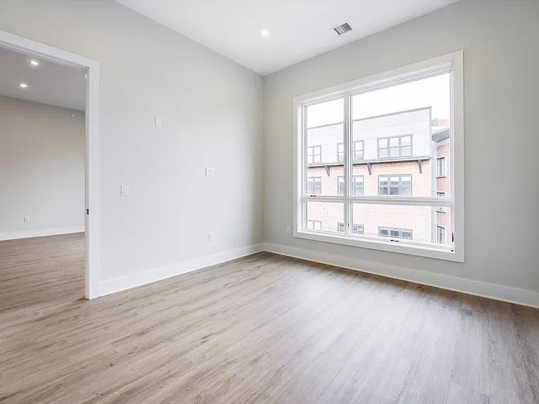 667-665 Grand St #403 — Photo 9