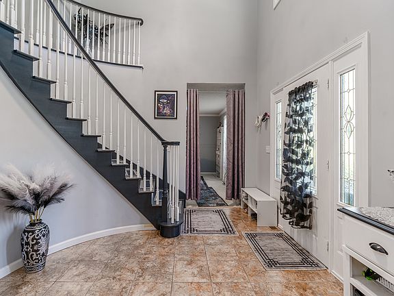 5th image of 100 Oakview Rd