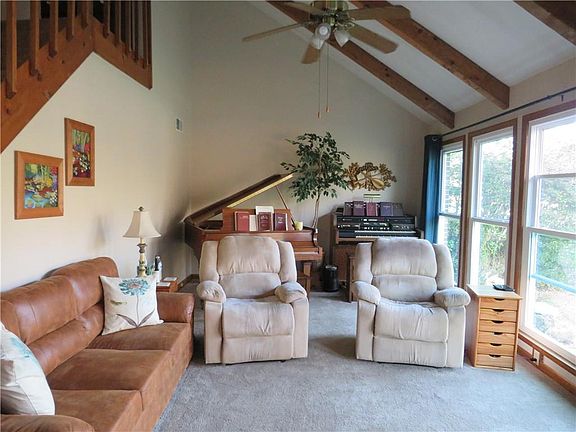 5th image of 65 Oakwood Dr