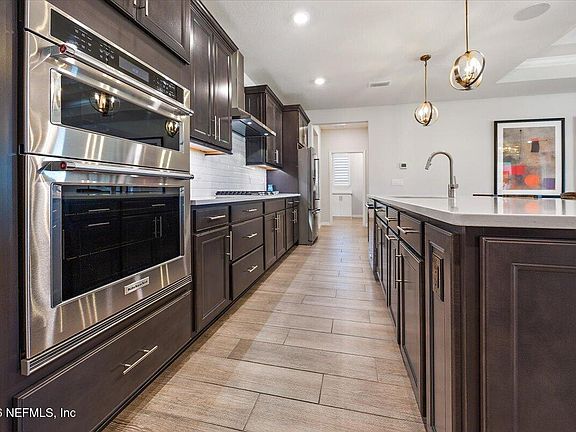 5th image of 212 SAND HARBOR Drive