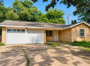 54 29th St NW, Paris, TX 75460