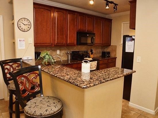 Kitchen with Breakfast Bar