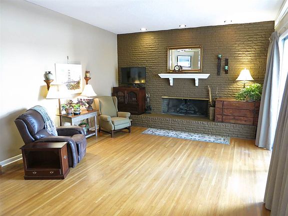 5th image of 80 Sunnyside Dr