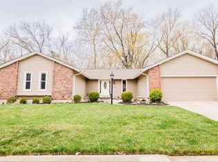 853 Gardenway Dr, Ballwin, MO 63011