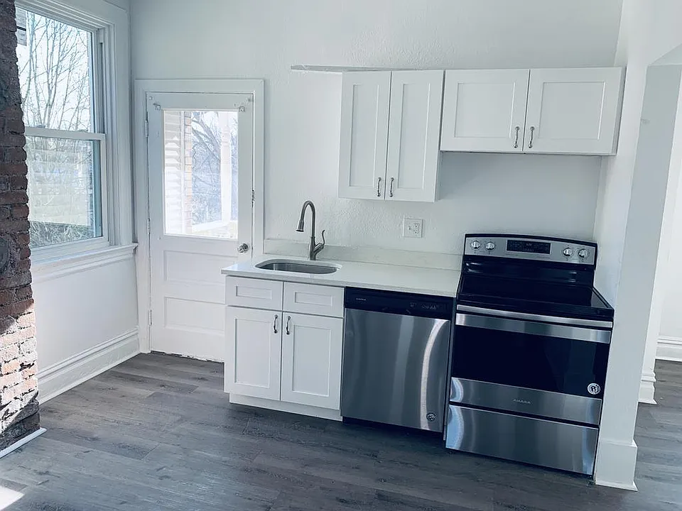 Kitchen (Stainless steel appliances)