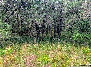 824 Killarney Rd, Floresville, TX 78114