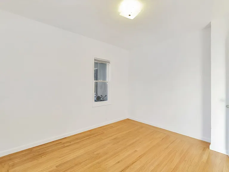 Everett St 1537 — Photo 11
