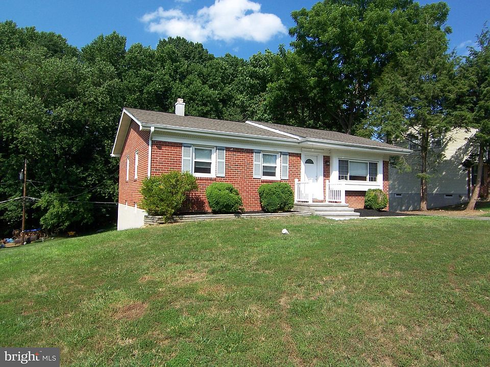 1st image of 1609 Honeysuckle Dr