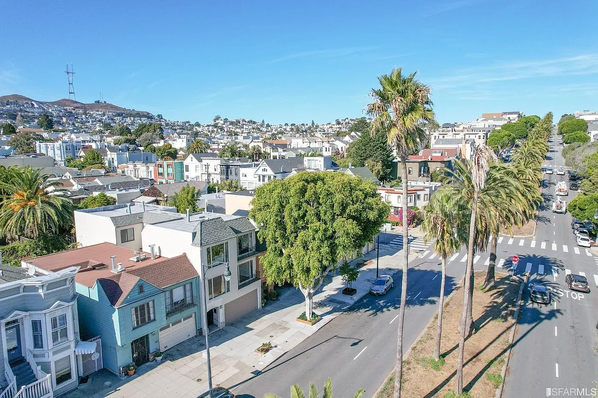Building Photo - 1422 Dolores St #1422