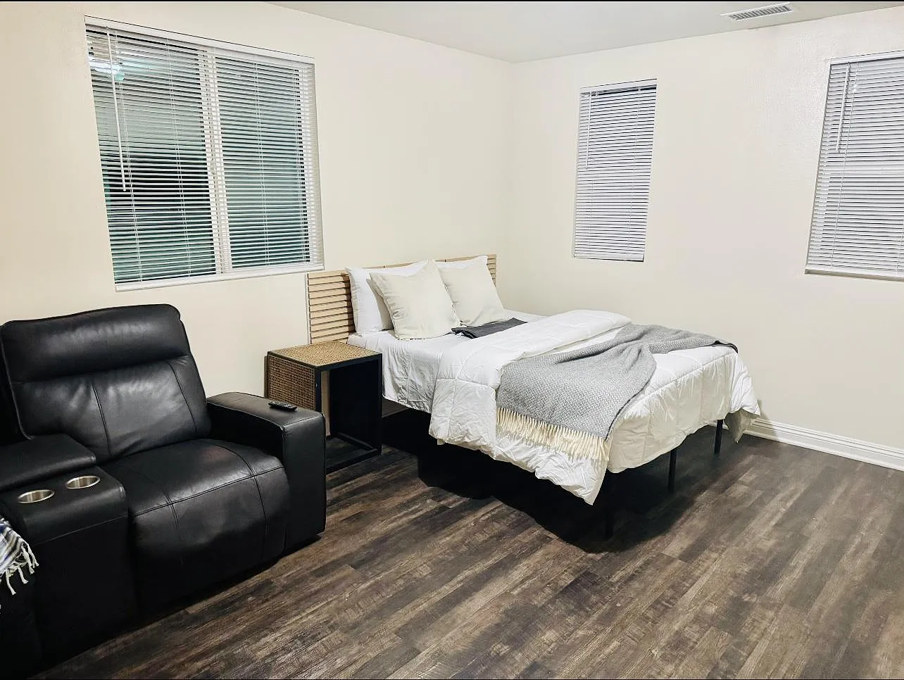 4 bed, 3.0 bath, 1600 sqft, $1,421 — Photo 4
