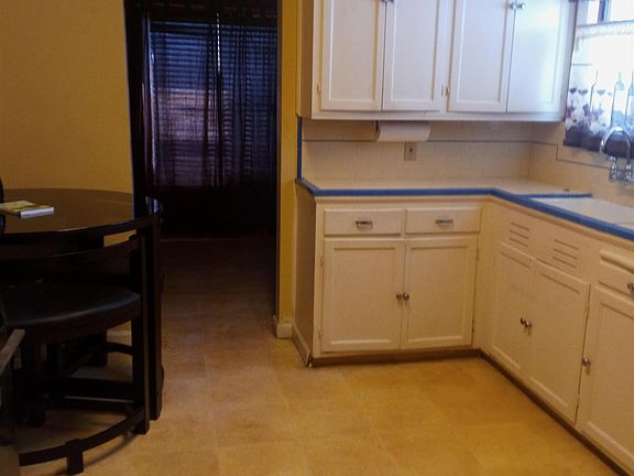 3rd image of 462 Springs Rd