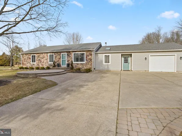 14 Shenandoah Ln, Southampton, NJ 08088