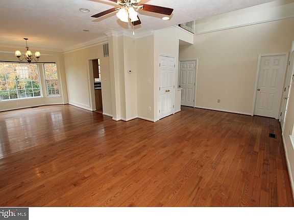 2nd image of 114 Peace Ct E